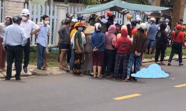 Nam thiếu niên tử vong khi đi xe máy tông chết… con chó chạy rông