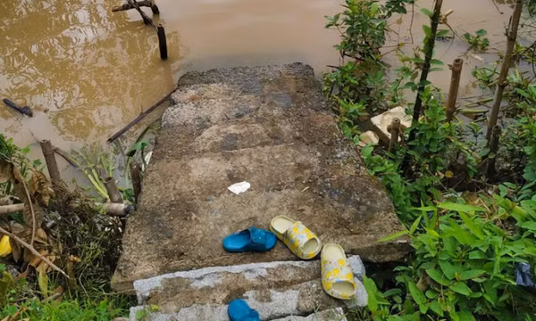 Hai chị em đuối nước thương tâm