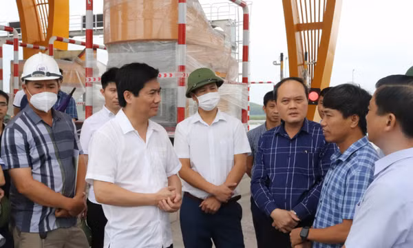 Chủ tịch UBND tỉnh Nguyễn Tường Văn kiểm tra tuyến Cao tốc Vân Đồn-Móng Cái 