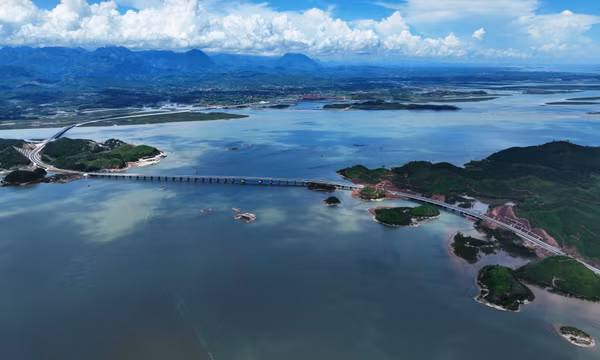 15h ngày 1/9, người dân có thể di chuyển trên cao tốc Vân Đồn - Móng Cái