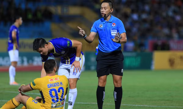 Trọng tài nhận sai vì không thổi phạt đền cho HAGL