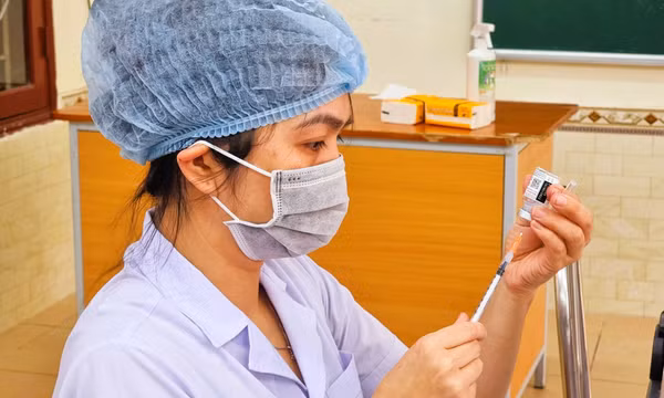 35% bệnh nhân COVID-19 nặng, tử vong chưa tiêm vaccine, Bộ Y tế yêu cầu tăng cường điều trị
