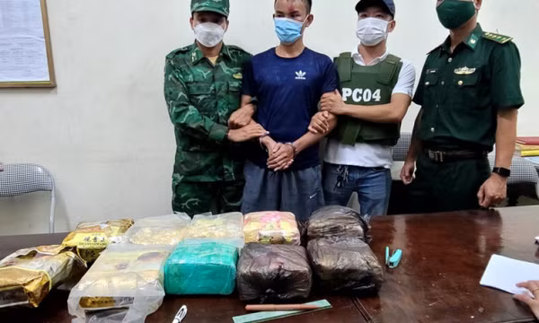 Thuê taxi vận chuyển 10kg ma túy đá, nhận 150 triệu tiền công