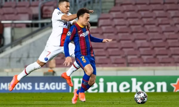 UEFA sẽ phạt Barca, PSG