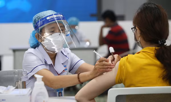 Thần tốc thực hiện chiến dịch tiêm chủng vaccine phòng COVID-19
