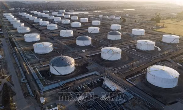 OPEC+ nhất trí tăng nhẹ sản lượng dầu mỏ