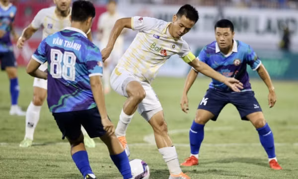 Đánh bại CLB Bình Định, Hà Nội FC vững ngôi đầu bảng V-League