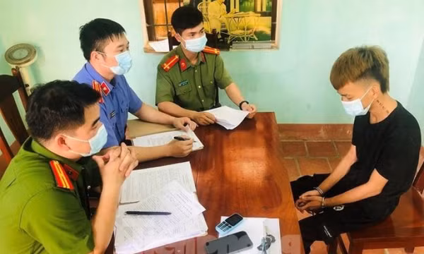 Bán tài khoản ngân hàng cho người khác rồi quay lại chiếm đoạt tiền