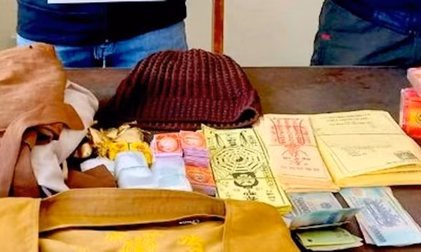Tạm giữ hai 'thầy cúng' giải vong thu phí 16 triệu đồng