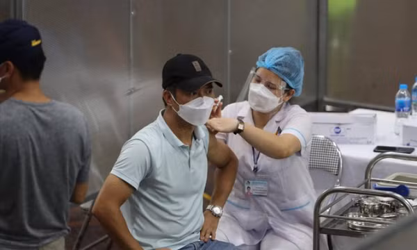 Quyền Bộ trưởng Bộ Y tế: Dịch chồng dịch đang hiện hữu