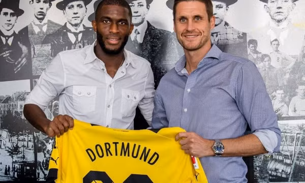 Ronaldo hết cơ hội đến Dortmund