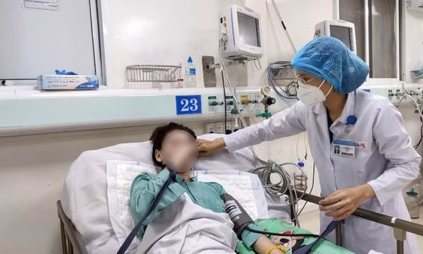 Thoát chết vì uống 'rượu độc', nữ sinh 19 tuổi có thể bị di chứng thần kinh và mù lòa
