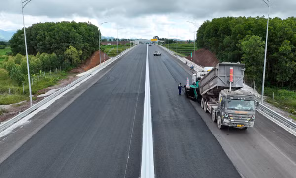 Phó Chủ tịch UBND tỉnh Cao Tường Huy kiểm tra công tác thi công hoàn thiện và chuẩn bị khánh thành cao tốc Vân Đồn – Móng Cái