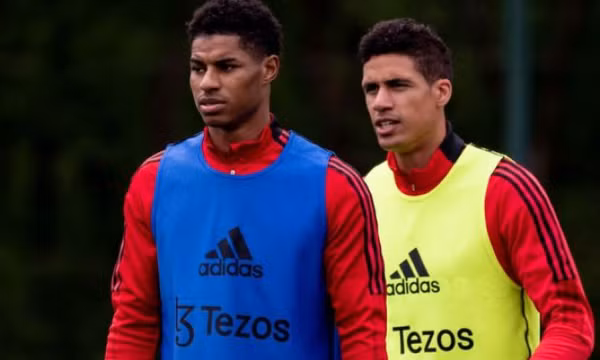 Đội hình Man Utd đấu Liverpool: Varane xung trận; Fernandes ngồi ngoài