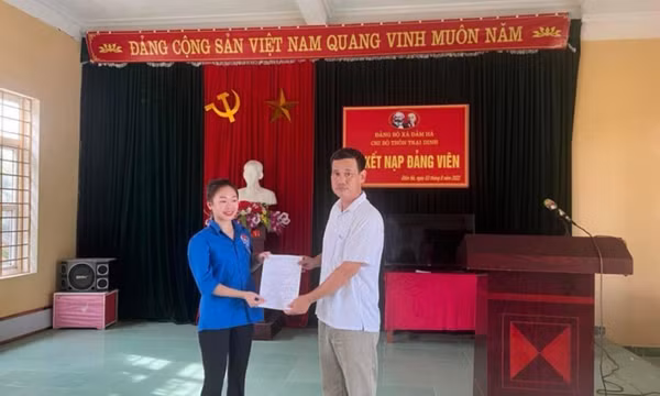 Tự hào là đảng viên trẻ