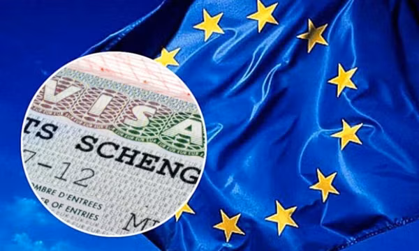 Ba Lan tìm cách cấm thị thực Nga trên toàn EU