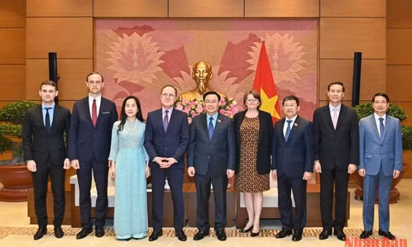 Thúc đẩy mạnh mẽ hơn nữa quan hệ giữa Việt Nam với hai nước Cuba và Nga