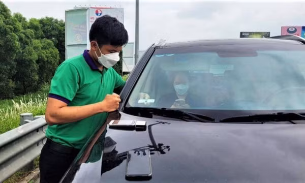 Tổng cục Đường bộ lên tiếng vụ Viettel tố VETC dán chồng thẻ thu phí