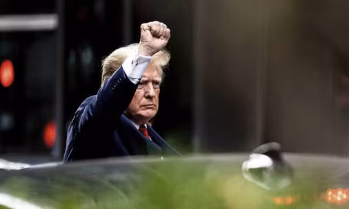 Cựu Tổng thống Trump bị FBI thu 3 hộ chiếu