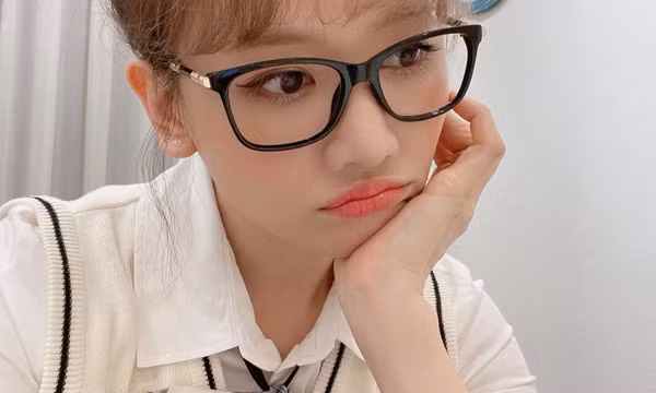 Hari Won bị liệt cơ mặt