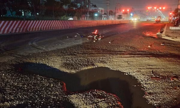 Sụp ổ voi ở đoạn đường mới nâng cấp, người đàn ông bị xe container cán tử vong 