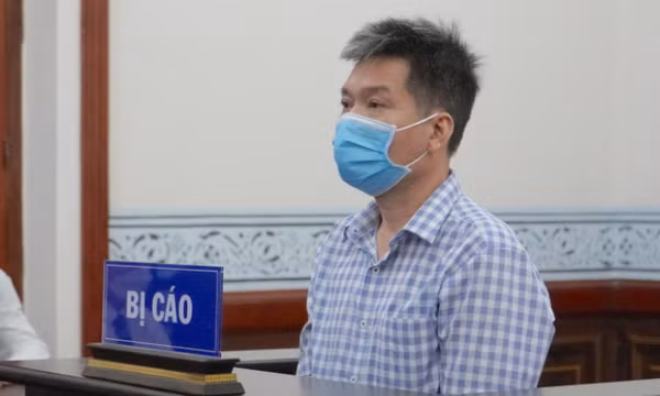 Cựu phóng viên Hoài Nam được giảm 18 tháng tù