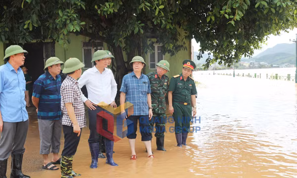 Chủ tịch UBND tỉnh Nguyễn Tường Văn kiểm tra tình hình khắc phục mưa lũ tại huyện Ba Chẽ