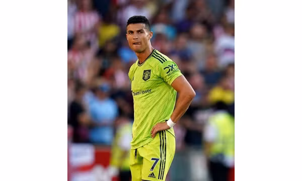 Man Utd xem xét hủy hợp đồng của Ronaldo