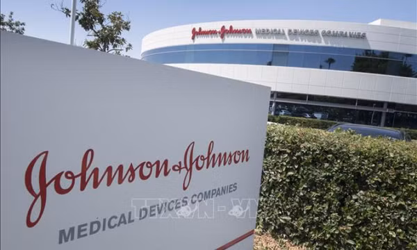 Johnson & Johnson dừng bán hoàn toàn phấn rôm trẻ em sử dụng bột talc