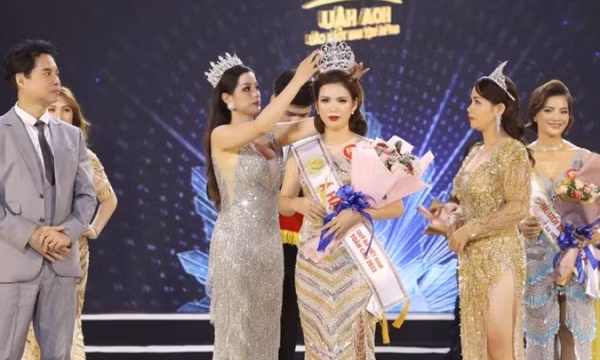 Một năm có 30 cuộc thi hoa hậu: Loạn danh xưng, thi sắc đẹp như… chạy sô