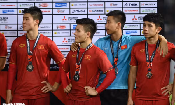 Đội tuyển Việt Nam nhận thưởng hơn 7 tỷ đồng cho vị trí Á quân AFF Cup
