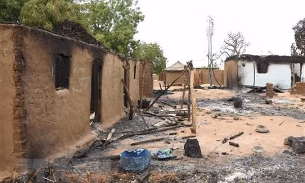 Nổ bom tại Nigeria khiến ít nhất 27 người chết, nhiều người bị thương