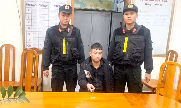 Thanh niên giấu ma túy đá chưa kịp sử dụng thì bị bắt