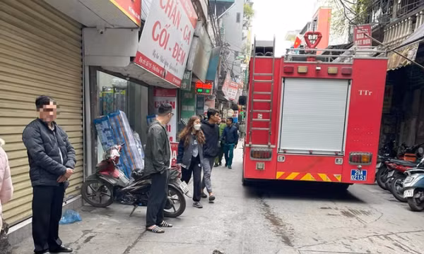 Hóa vàng mùng 6 Tết gây cháy nhà ở Hà Nội