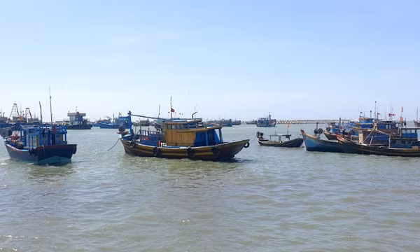 Một tàu cá của ngư dân thị xã La Gi mất liên lạc trên biển