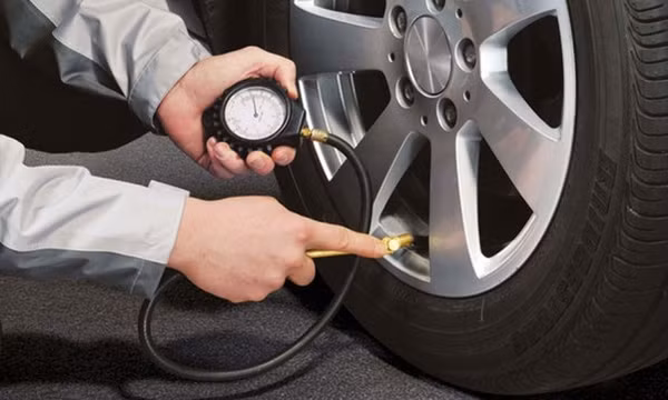 Lái xe đường dài dịp Tết cần chú ý gì?