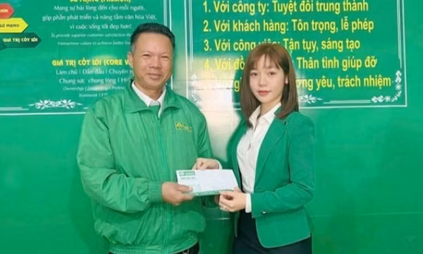 Đắk Lắk: Lái xe taxi trả lại khách để quên 1,8 cây vàng