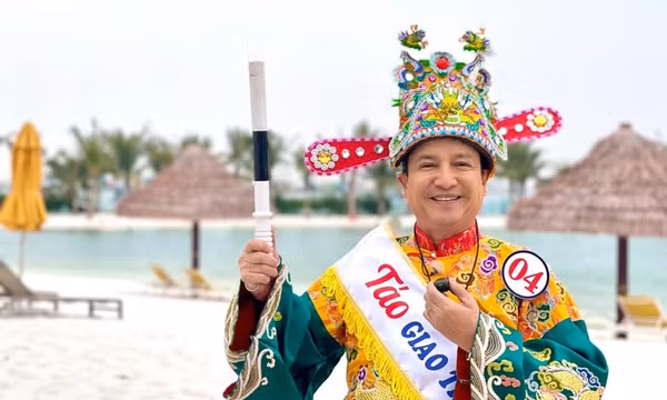 NS Chí Trung đeo sash như thi hoa hậu, hé lộ nội dung Táo Quân 2023?