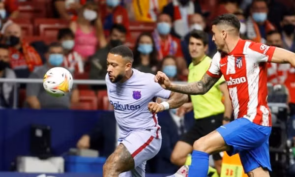 Chốt xong thỏa thuận, Depay chuẩn bị chia tay Barca