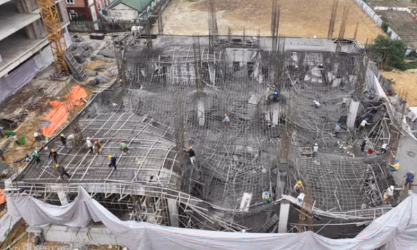 Sàn bê tông hơn 1.000 m2 đổ sập do giàn giáo lỗi 