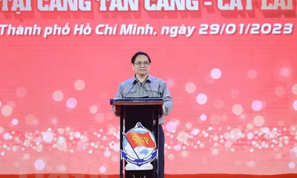Thủ tướng dự Lễ phát lệnh ra quân sản xuất đầu năm tại cảng Tân Cảng