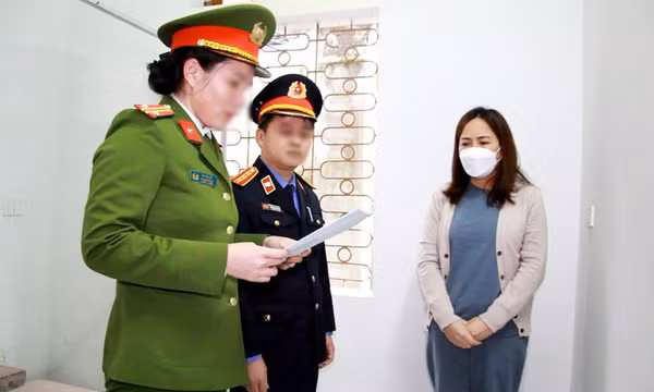 3 cán bộ hải quan Nghệ An bị bắt đã 'làm luật' hơn 5.000 lượt xe