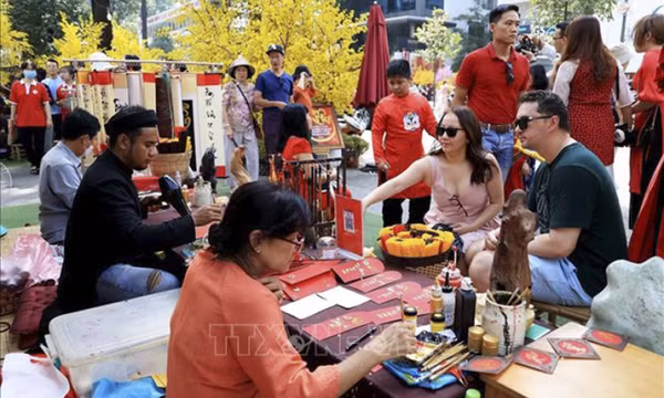 Thời tiết ngày mùng 1 Tết: Bắc Bộ có mưa nhỏ vài nơi, Trung Bộ, Nam Bộ trời nắng
