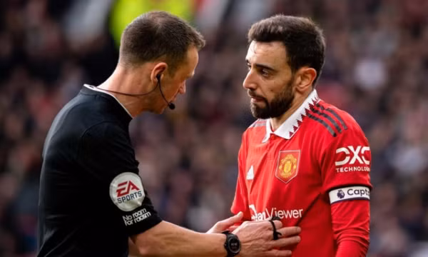 Vì sao bàn thắng của Bruno Fernandes trong trận Man Utd vs Man City hợp lệ?