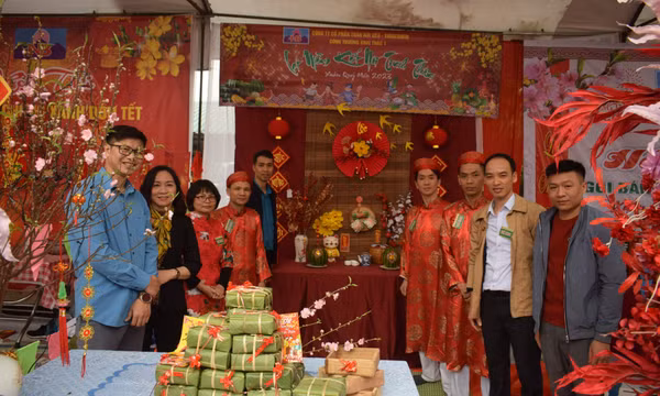 Than Núi Béo - Vinacomin thi gói bánh chưng "Lạt mềm kết nối tình thân"