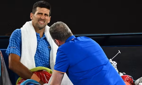 Djokovic vào vòng bốn Australia Mở rộng