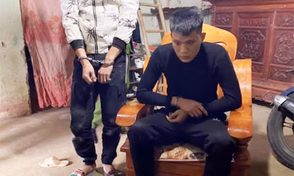 Bắt quả tang 2 vụ mua bán heroin