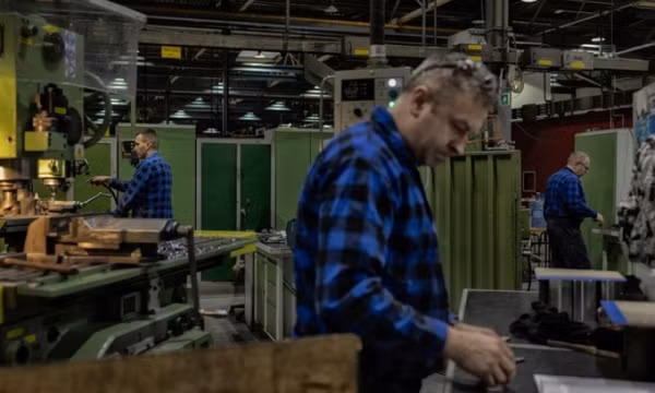 Bên trong nhà xưởng bí mật ở Ba Lan giúp sửa chữa vũ khí cho Ukraine