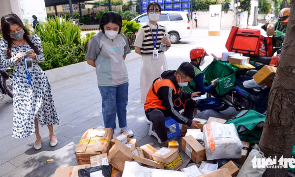 Mua sắm online cuối năm: Coi chừng tiền trao, cháo mất