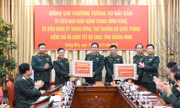 Thượng tướng Vũ Hải Sản thăm, chúc Tết Bộ CHQS tỉnh Quảng Ninh